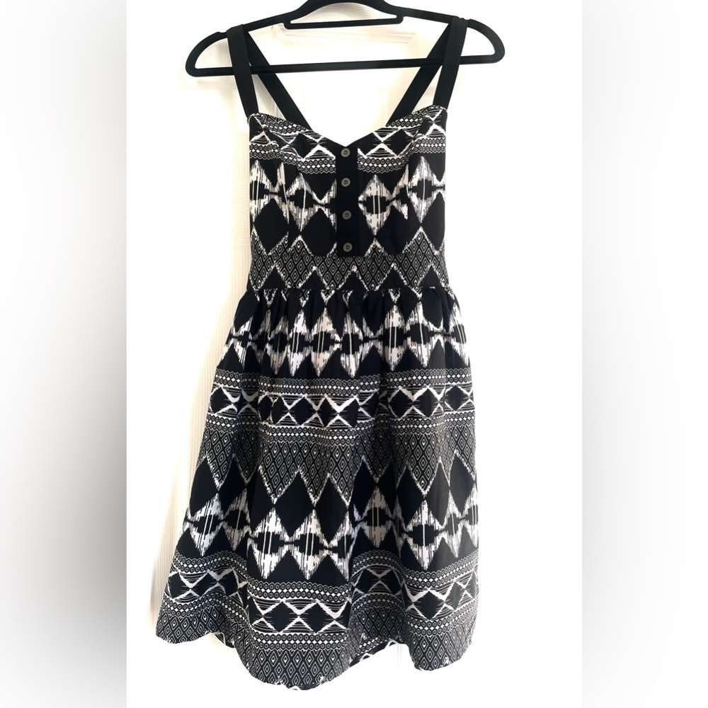 Black/white dress